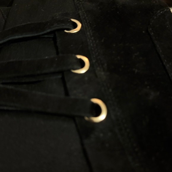 Women's Black Knee-High Boots - Picture 13 of 13